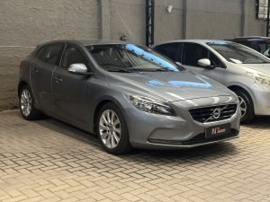 VOLVO V40 T3 KINECT 2016 BLINDADO
